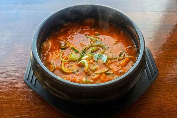 Tuna kimchi stew / Тунатай кимчитэй шөл/ 참치김치찌개