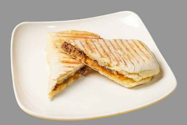 Beef Cheese Panini/Бяслаг үхрийн махтай сэндвич